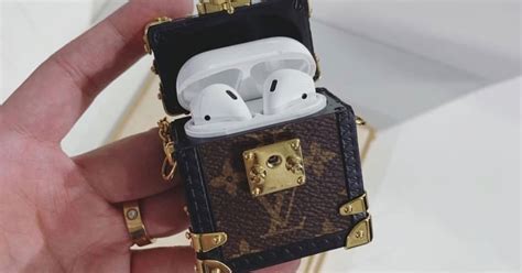 louis vuitton airpods trunk|Altro.